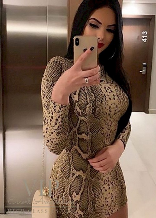 Karaburun Escort Yaşlı Moruğa Veren 19 Yaşındaki Genç